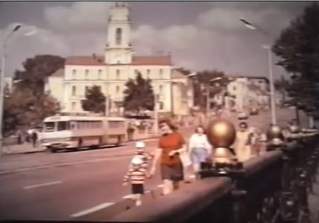 Центр - ратуша и Октябрьский мост