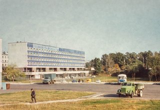 Вид на синий дом