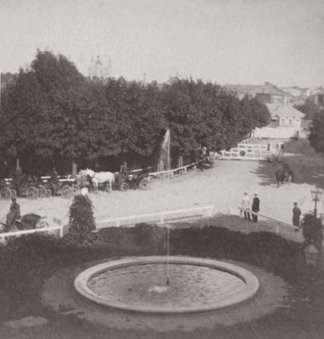 Фонтан на привокзальной площади