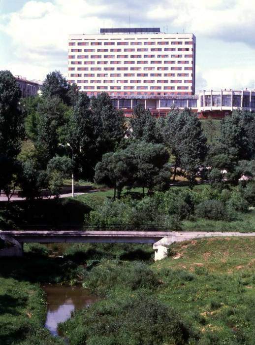 Аврора и дом