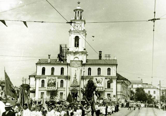 Первомайская демонстрация у Ратуши
