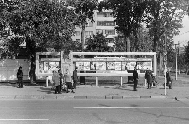 Киноафиша на остановке