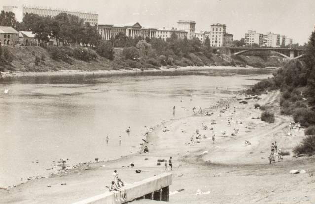 Пляж на берегу Двины