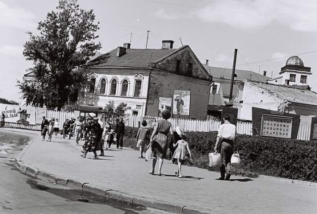 Дома напротив Универмага