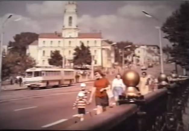 Центр - ратуша и Октябрьский мост