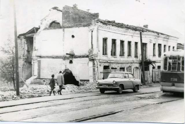 ул.Ленина, дом напротив Галантэi