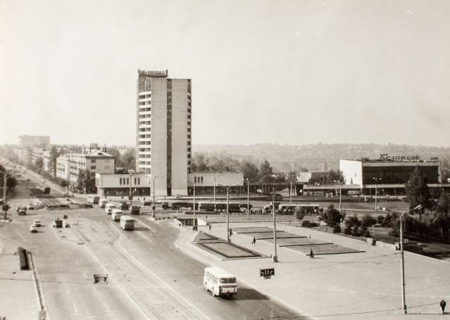 Площадь Победы: Агентство Аэрофлота, к-т Беларусь