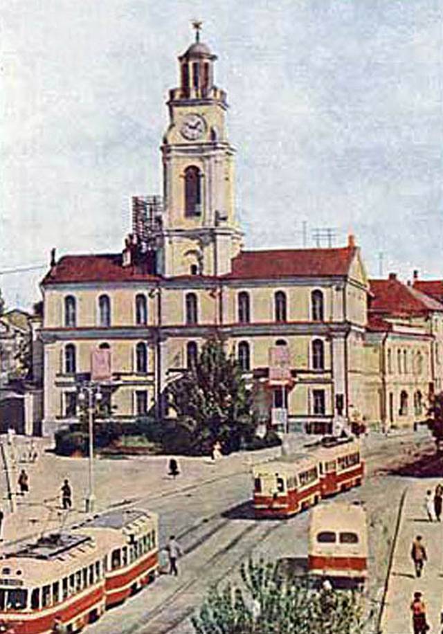 ул.Ленина, вид на ратушу